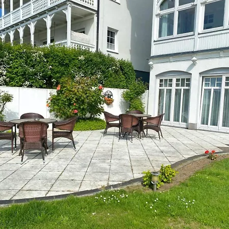 - Anna Anna App 32 * Sassnitz